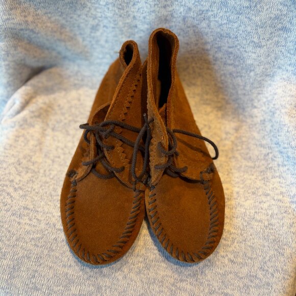 MINNETONKA LACE UP BOOTS - Picture 7 of 7